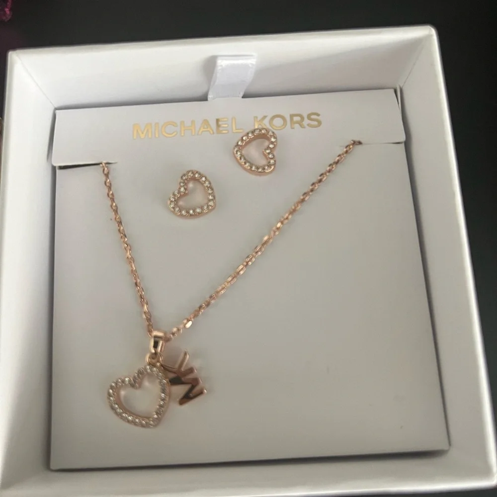 Michael Kors Rose Gold Crystal Heart Stud Earring & Logo Charm necklace Box Set - Picture 4 of 5